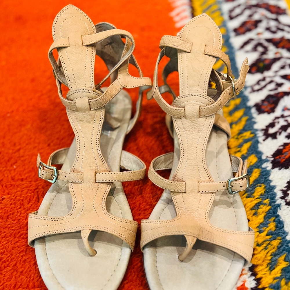Pretty Farylrobin gladiator tan sandals size 10